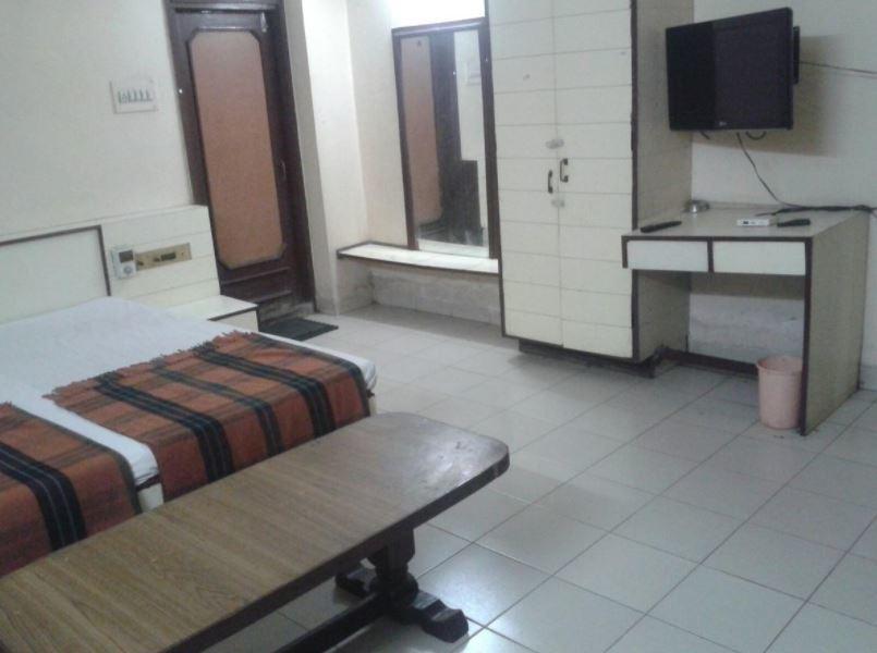 Hotel Sant Plaza Indore Extérieur photo